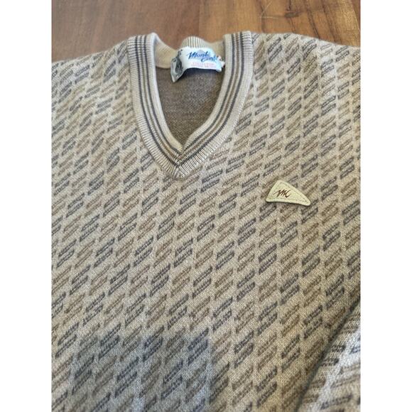 70s Vintage Sweater 100% Wool Mens Geometric V-neck Small Short Arms READ Cobain - Picture 2 of 5